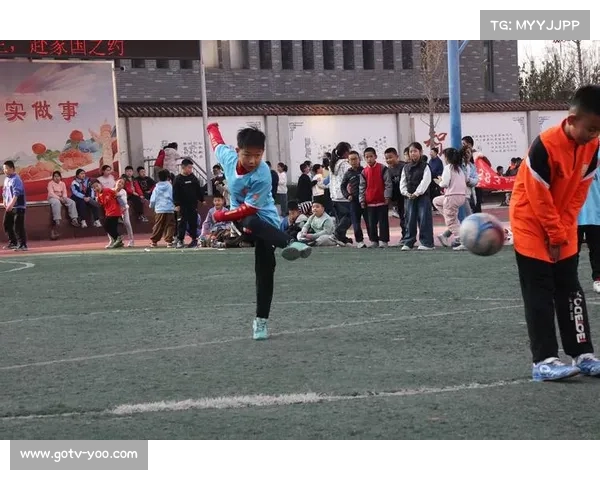 “奔跑吧·少年”鞍山市青少年足球比赛开赛，近300名爱好者参与